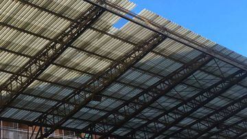 Cae parte del techo del estadio en un partido del Sant Andreu