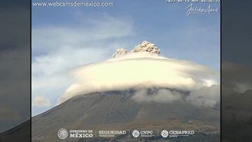 Vídeo: La increíble explosión del Popocatépetl mientras una nube lenticular lo cubría