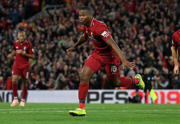 Sturridge has finished his contract at Liverpool and has a market value of 15 million euros.