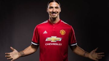 Ibrahimovic poses in the 2017/18 Manchester United jersey.