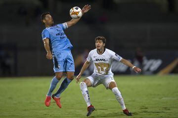 El Chuletita tuvo buenas temporadas con Cruz Azul, incluso es el máximo goleador de la Concachampions con 24 tantos, además de que ya consiguió un título de Liga, dos de Copa y un Campeón de Campeones, además de ser el Jugador de la Semana tres de la Copa Libertadores 2012