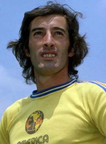 El delantero jugó en el América entre 1978 y 1980. Anotó 41 goles.
