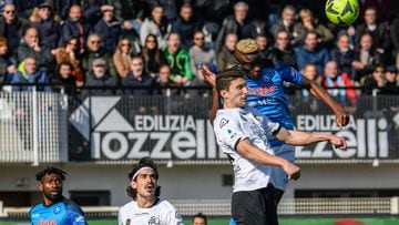 El delantero del Napoli se mantiene en la cima por el campeonato de goleo en el Calcio tras su doblete ante Spezia el pasado fin de semana.