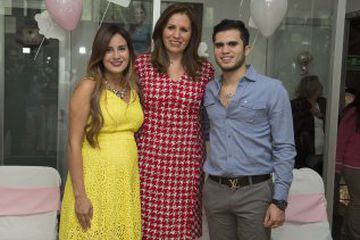 Los medallistas olímpicos, los clavadistas Paola Espinosa e Iván García festejaron el Baby Shower del bebé que van a tener.