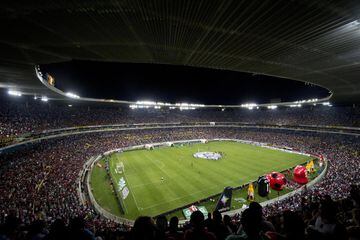 El 'monumental' Estadio Jalisco ha visto en sus 60 años de historia a las selecciones de Brasil comandada por Pelé o la de Francia de Platini. Fue sede en las copas del mundo de 1970 y 1986.