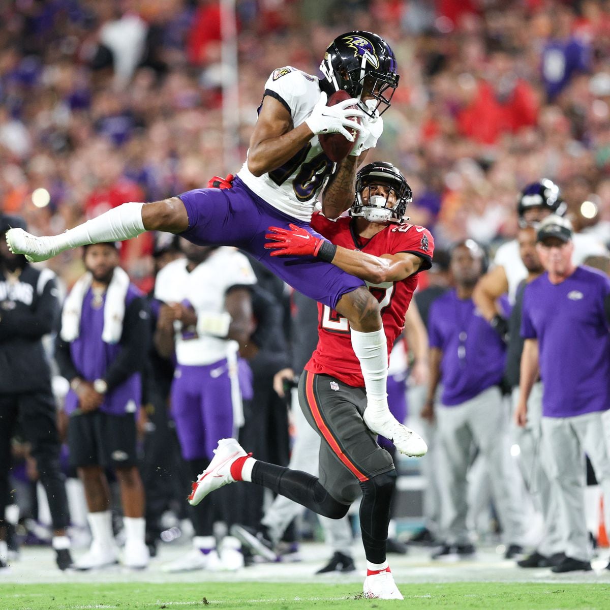 TAMPA, FL - OCTOBER 27: Baltimore Ravens wide receiver Devin Duvernay (13)  runs the ball during the regular season game between the Baltimore Ravens  and the Tampa Bay Buccaneers on October 27