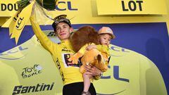 Jumbo-Visma team's Danish rider Jonas Vingegaard holds his daughter Frida as he celebrates with the overall leader's yellow jersey on the podium after the 20th stage of the 109th edition of the Tour de France cycling race, 40,7 km individual time trial between Lacapelle-Marival and Rocamadour, in southwestern France, on July 23, 2022. (Photo by Marco BERTORELLO / AFP) (Photo by MARCO BERTORELLO/AFP via Getty Images)