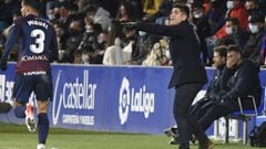 Xisco, entrenador del Huesca, durante el partido contra el Valladolid.