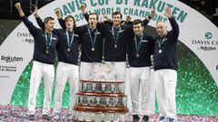 El equipo ruso de Copa Davis celebra el t&iacute;tulo en el Madrid Arena.   