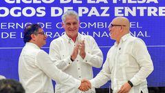 Colombia's President Gustavo Petro and Colombia's National Liberation Army (ELN) commander Antonio Garcia shake hands as Cuba's President Miguel Diaz-Canel claps, during the announcement of the bilateral ceasefire for 6 months between the National Liberation Army (ELN) and the government, during the third round of talks between negotiators from Colombia's government and members of the ELN rebel group in Havana, Cuba, June 9, 2023. Colombian Presidency/Handout via REUTERS  ATTENTION EDITORS - THIS IMAGE WAS PROVIDED BY A THIRD PARTY. MANDATORY CREDIT. NO RESALES. NO ARCHIVES