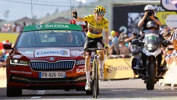 Cycling - Tour de France - Stage 18 - Lourdes to Hautacam - France - July 21, 2022 Jumbo - Visma's Jonas Vingegaard wearing the yellow jersey celebrates winning stage 18 REUTERS/Christian Hartmann