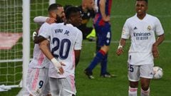Real Madrid&#039;s French forward Karim Benzema (L) celebrates with teammates after scoring a goal during the Spanish League football match between Real Madrid CF and SD Eibar at the Alfredo di Stefano stadium in Valdebebas on the outskirts of Madrid on A