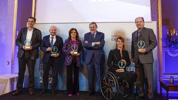 Foto de familia de los premiados por la Fundación España Activa.