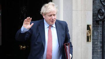 FILE PHOTO: Britain&#039;s Prime Minister Boris Johnson waves as he leaves Downing Street, as the spread of coronavirus disease (COVID-19) continues. London, Britain, March 25, 2020. REUTERS/Hannah Mckay/File Photo