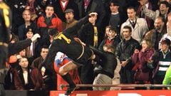 Se cumplen 25 años de la patada de Cantona a un hincha