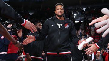 Portland Trail Blazers star guard CJ McCollum has been diagnosed with a collapsed right lung, and will be out of action for an indefinite period of time.