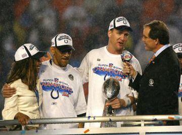 El 5 de febrero del 2007, Peyton Manning consiguió su primer anillo de campeón de la NFL luego de liderar a los Potros de Indianápolis a derrotar 29-17 a los Osos de Chicago, en un Super Bowl marcado por la intensa lluvia de Miami.