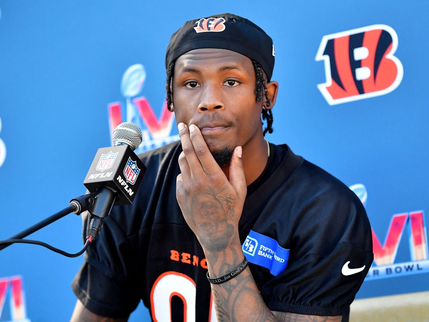 Damar Hamlin salutes Bengals' Higgins in show of support