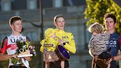 El ciclista galés Greaint Thomas, junto a Tadej Pogacar y Jonas Vingegaard en el podio final del Tour de Francia 2023.
