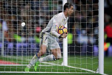MADRID, SPAIN - MARCH 01:  Cristiano Ronaldo of Real Madrid CF picks the ball after scoring their second goal during the La Liga match between Real Madrid CF and UD Las Palmas at Estadio Santiago Bernabeu on March 1, 2017 in Madrid, Spain.  (Photo by Gonz
