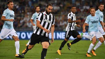 El delantero de la Juventus, Gonzalo Higua&iacute;n, ante el Lazio.