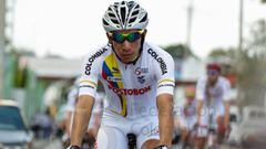 Robinson L&oacute;pez posa con el maillot de campe&oacute;n de Colombia de ciclismo en ruta en categor&iacute;a sub-23.