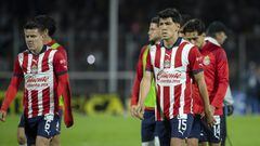 Jugadores de Chivas después de caer contra Pumas en la Jornada 17 del Apertura 2023.