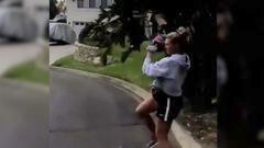 ¡Buen lanzamiento! El video viral de una chica practicando béisbol