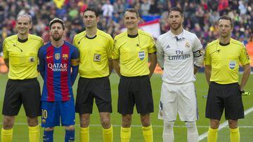 Norbert Cebrián posa a la derecha de Sergio Ramos antes del Barcelona - Real Madrid liguero de 2016.