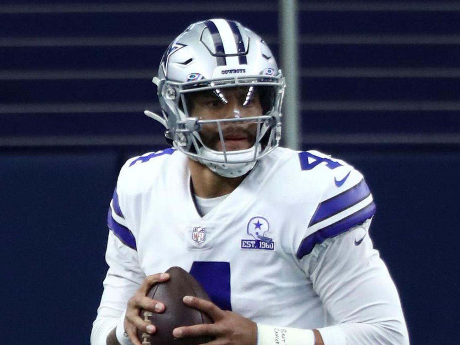 Dak Prescott signs four-year, $160 million deal with Dallas