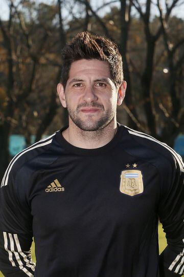 El actual portero de Colo Colo tiene tres participaciones por la "Albiceleste". Fue convocado por primera vez en 2007 por Alfio Basile, como parte del plantel que disputó la Copa América de ese año.Debutó en 2011 en el "Superclásico de las Américas" frente a Brasil. 