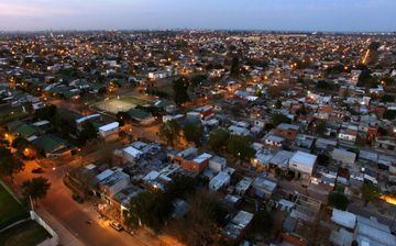 Vista aerea de La Granada, el barrio pobre situado al lado del lugar donde Messi y Antonella se casarán el día 30 de junio en su lugar natal Rosario, en la provincia de Santa Fe, Argentina.