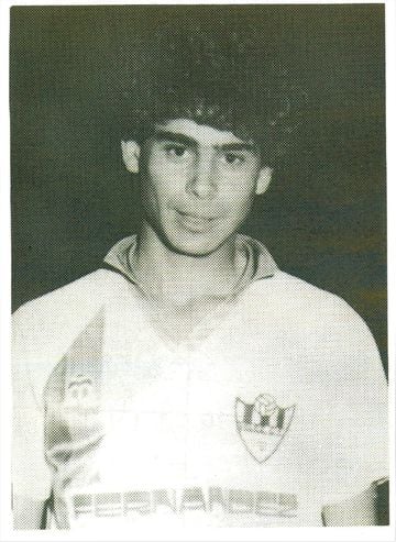 Un joven Fernando Hierro, con el Vélez. Al poco se fue al Valladolid.