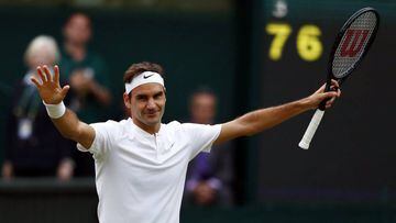 Wimbledon (United Kingdom), 08/07/2017.- Roger Federer of Switzerland celebrates his win over Mischa Zverev of Germany in their third round match during the Wimbledon Championships at the All England Lawn Tennis Club, in London, Britain, 08 July 2017. (Lo