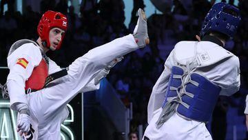 Jes&uacute;s Cabrera combate ante Mikhail Artamonov en los Mundiales de Taekwondo de Roma de 2019.