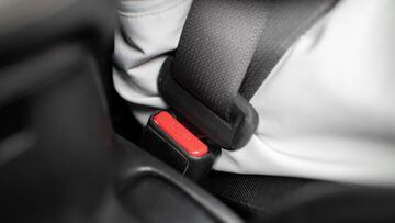 Este país prohíbe el uso del cinturón de seguridad en los autos