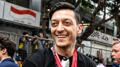 Las redes estallan contra el nuevo tatuaje de Özil
