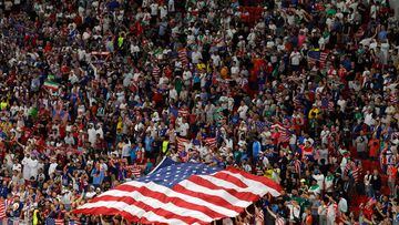 Los fans de USA festejan en Qatar su pase a octavos del Mundial
