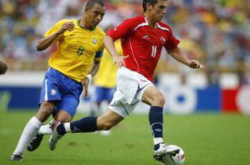 01 de julio de 2007: En la Copa América disputada en Venezuela, Chile y Brasil se enfrentaron en la segunda fecha del grupo B. Victoria para la 'canarinha' por 3 goles a 0, con triplete de Robinho (36'- de penal-, 84' y 87')