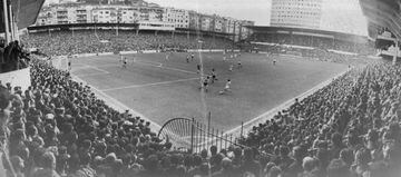 Inaugurado el 4 de octubre de 1913. Ubicado en el barrio de Eguía. Fue el segundo estadio de la Real Sociedad. Con capacidad para 26.700 personas, fue demolido el 28 de mayo de 1999.