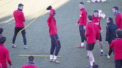 Diego Costa se divirti&oacute; en el entrenamiento previo al Atl&eacute;tico-Sevilla.