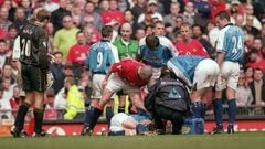 21 Apr 2001:  Roy Keane of Manchester United shouts at Alf Inge Haaland of Manchester City following his red card during the FA Carling Premiership match played at Old Trafford, in Manchester, England. The match ended in a 1-1 draw. \ Mandatory Credit: Gary M Prior/Allsport