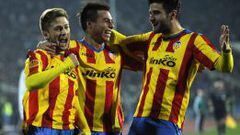 Los jugadores del Valencia celebran el gol de Fede.