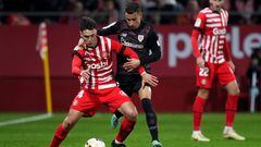 GIRONA, SPAIN - NOVEMBER 04: Arnau Martinez of Girona FC battles for the ball with Alejandro Berenguer of Athletic Club Bilbao during the LaLiga Santander match between Girona FC and Athletic Club at Montilivi Stadium on November 04, 2022 in Girona, Spain. (Photo by Alex Caparros/Getty Images)