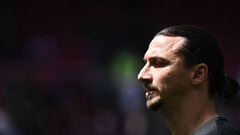AC Milan's Swedish forward Zlatan Ibrahimovic looks on during the warm-up prior to the Serie A football match between AC Milan and Fiorentina at Meazza stadium in Milan, on May 1, 2022. (Photo by Tiziana FABI / AFP) (Photo by TIZIANA FABI/AFP via Getty Images)