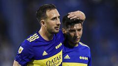 BUENOS AIRES, ARGENTINA - OCTOBER 24:  Carlos Izquierdoz and Aaron Molinas of Boca Juniors leave the pitch after losing a match between Velez Sarsfield and Boca Juniors as part of Torneo Liga Profesional 2021 at Jose Amalfitani Stadium on October 24, 2021 in Buenos Aires, Argentina. (Photo by Marcelo Endelli/Getty Images)