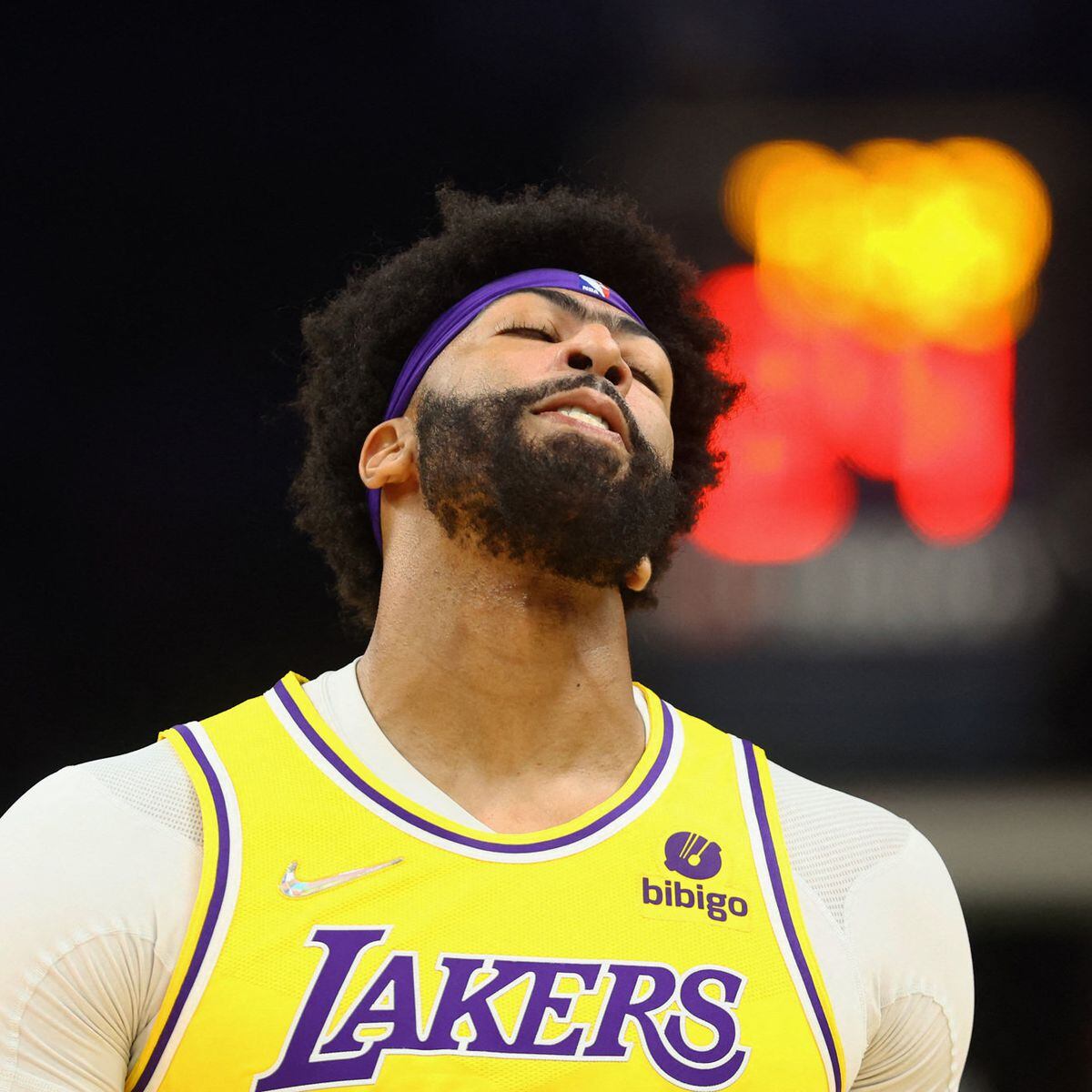 Lakers fend off depleted Phoenix team with late rush