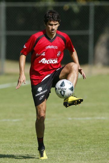 Flavio dos Santos ya se retiró. Jugó en Inter de Porto Alegre, Botafogo y Sao Caetano. Se retiró a finales de 2017 vistiendo la playera del Joinville SC.