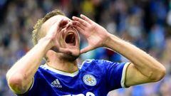 Soccer Football - Premier League - Leicester City v Wolverhampton Wanderers - King Power Stadium, Leicester, Britain - August 14, 2021 Leicester City&#039;s Jamie Vardy celebrates scoring their first goal REUTERS/Rebecca Naden EDITORIAL USE ONLY. No use w