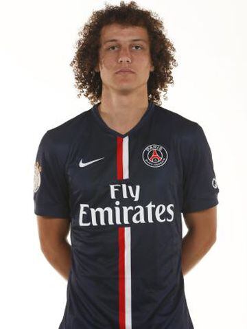 7. David Luiz gana 17.2 millones de euros al año. Su llegada al París Saint Germain lo instaló como el séptimo mejor pagado.